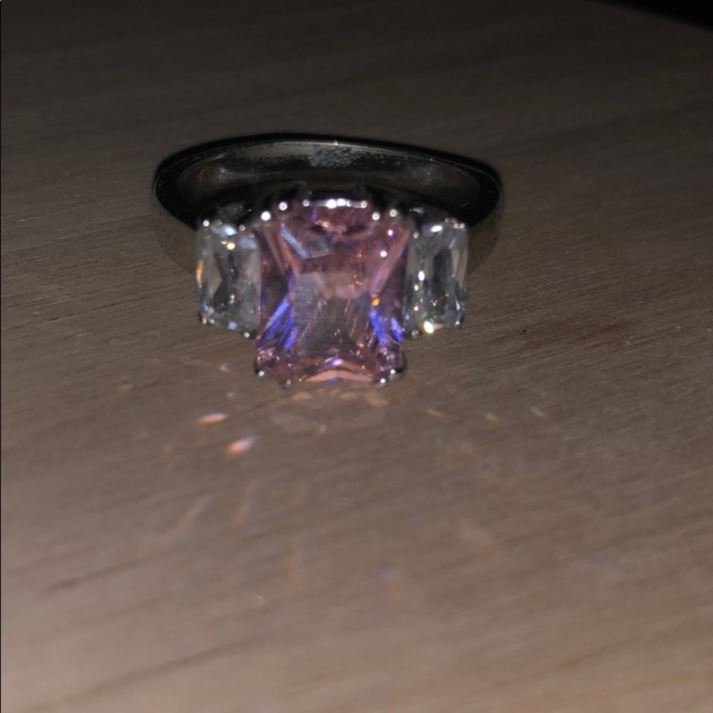 Beautiful ring with pink stone!